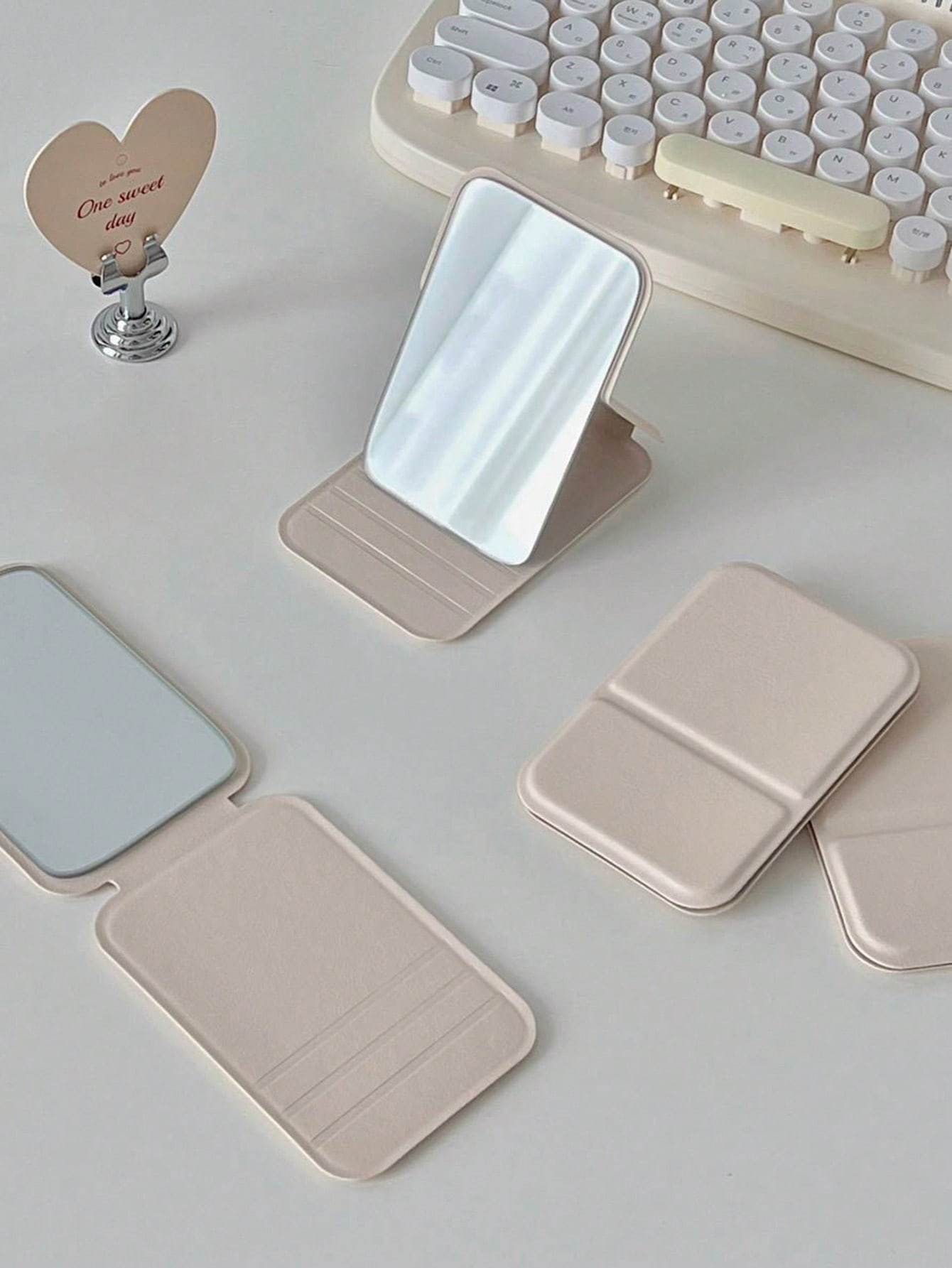 Portable Folding Mini Makeup M - Beauty In Makeup recension och pris
